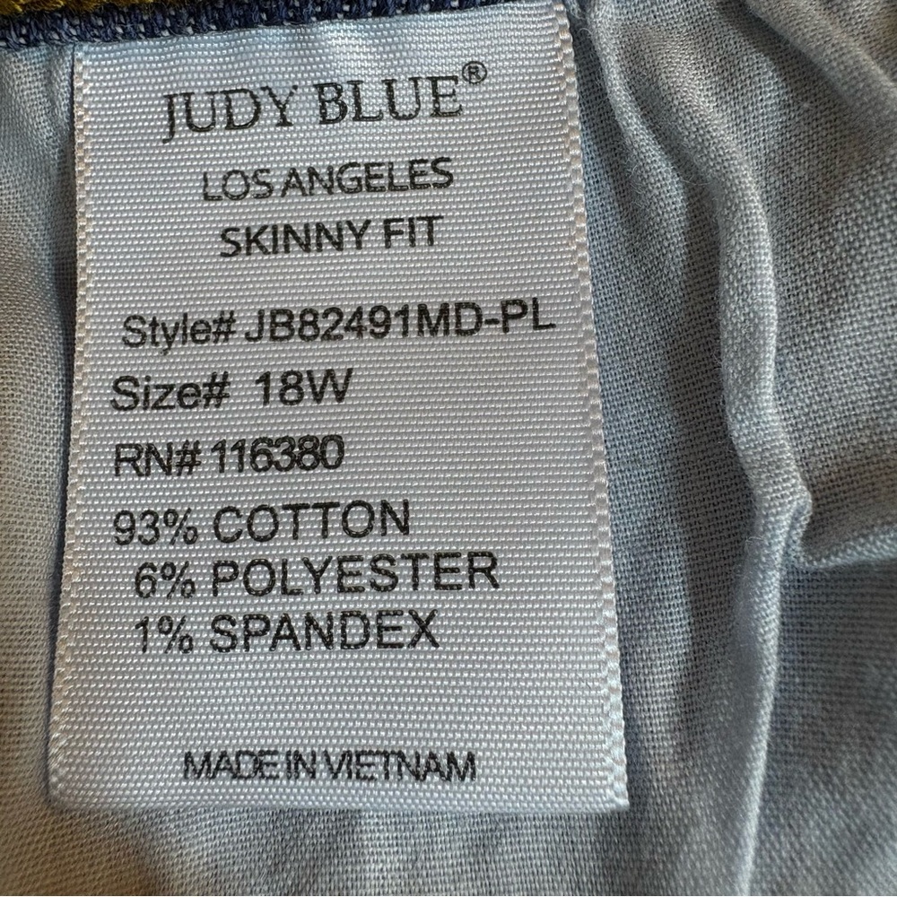 Judy Blue Skinny Fit Sz 18W Weekend Escape Denim Jeans Shark Bite Raw Hem - Picture 14 of 15